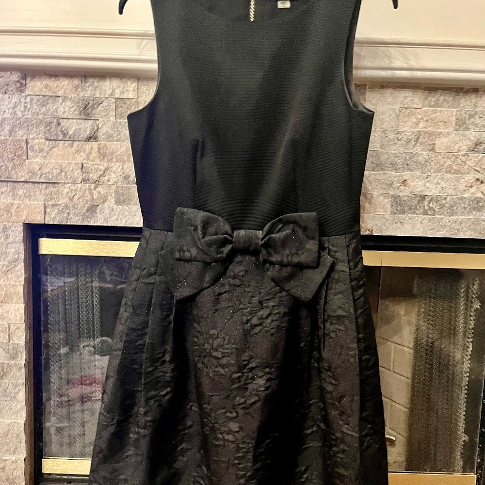 Tahari Bow Front A-line Jaquard Skirt Black Dress- Size 6